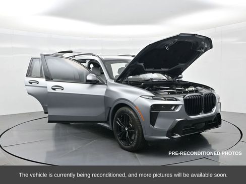 Used 2023 BMW X7 xDrive40i w/ Executive Package image 40