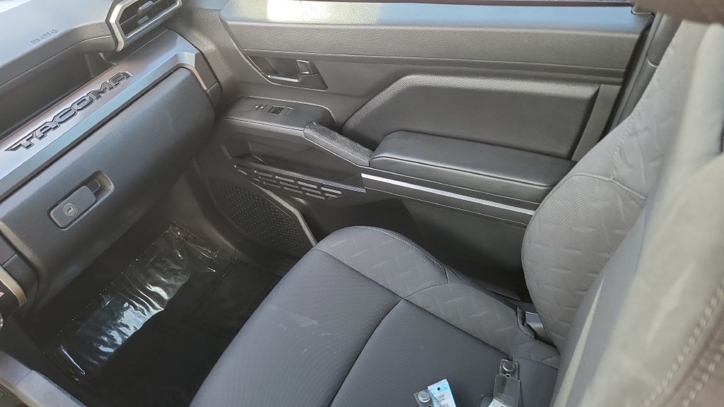 Certified 2025 Toyota Tacoma SR5 AWD/4WD image 13