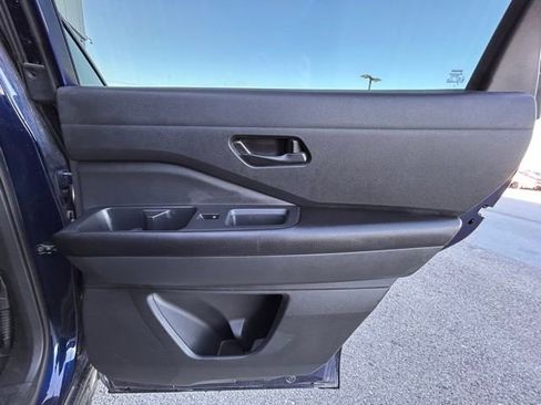 Used 2024 Nissan Pathfinder SV image 41