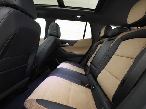 Used 2025 Chevrolet Equinox ACTIV w/ Safety and Technology Package image 21