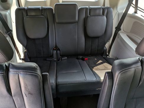 Used 2017 Dodge Grand Caravan SXT w/ Driver Convenience Group FWD image 24