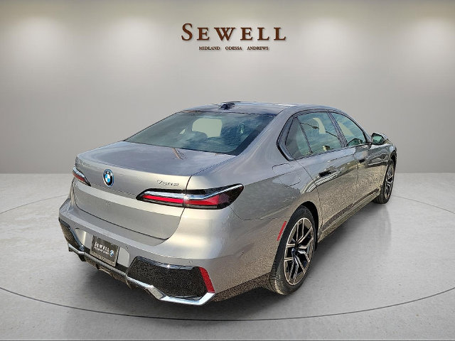 Used 2026 BMW 750e xDrive w/ Premium Package AWD/4WD image 5