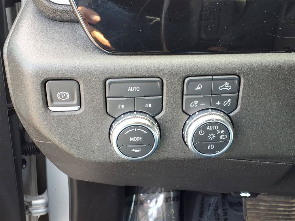 Used 2022 GMC Sierra 1500 SLT w/ SLT Convenience Package AWD/4WD image 18