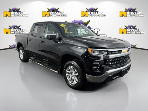 Used 2022 Chevrolet Silverado 1500 LT AWD/4WD image 3