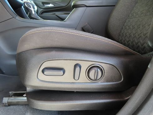 Used 2023 Chevrolet Equinox LT w/ Driver Convenience Package image 6