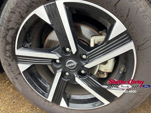 Used 2024 Nissan Sentra SV FWD image 2
