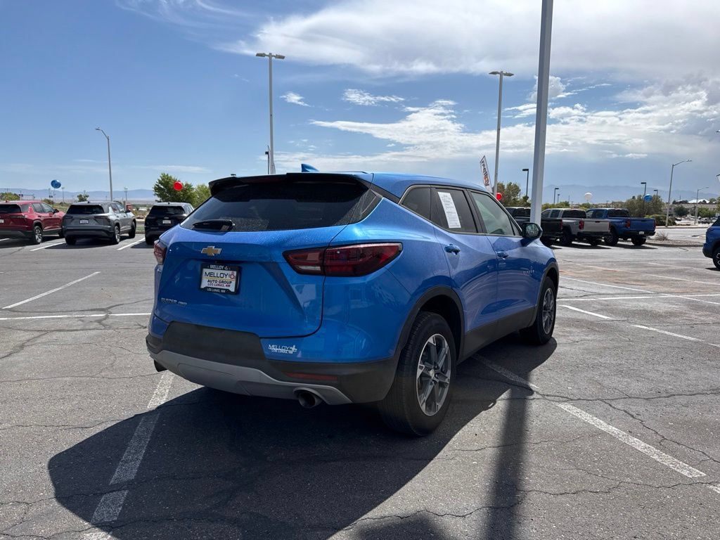 Certified 2025 Chevrolet Blazer LT AWD/4WD image 3