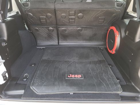 Used 2020 Jeep Wrangler Unlimited Sahara AWD/4WD image 15