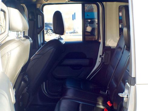 Used 2018 Jeep Wrangler Unlimited Sahara image 44