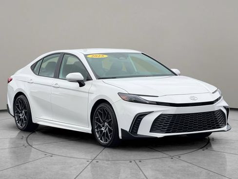 Certified 2025 Toyota Camry SE FWD image 8