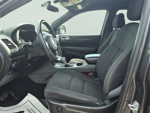Used 2019 Jeep Grand Cherokee Laredo w/ Security & Convenience Group AWD/4WD image 12