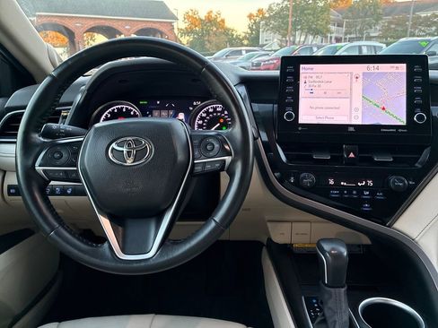 Used 2021 Toyota Camry XLE image 13