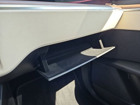 Used 2024 Tesla Model X AWD/4WD image 18