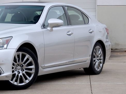 Used 2013 Lexus LS 460 image 21