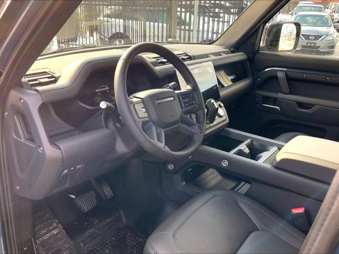 New 2026 Land Rover Defender 110 X-Dynamic SE image 8