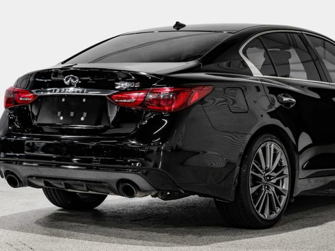 Used 2018 INFINITI Q50 Red Sport 400 w/ Sensory Package (Sport) RWD image 16