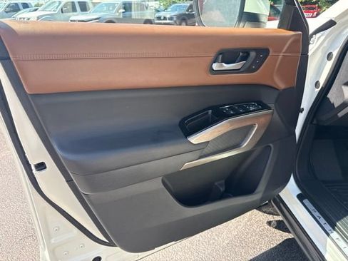 Used 2024 Nissan Pathfinder Platinum w/ Cargo Package AWD/4WD image 12