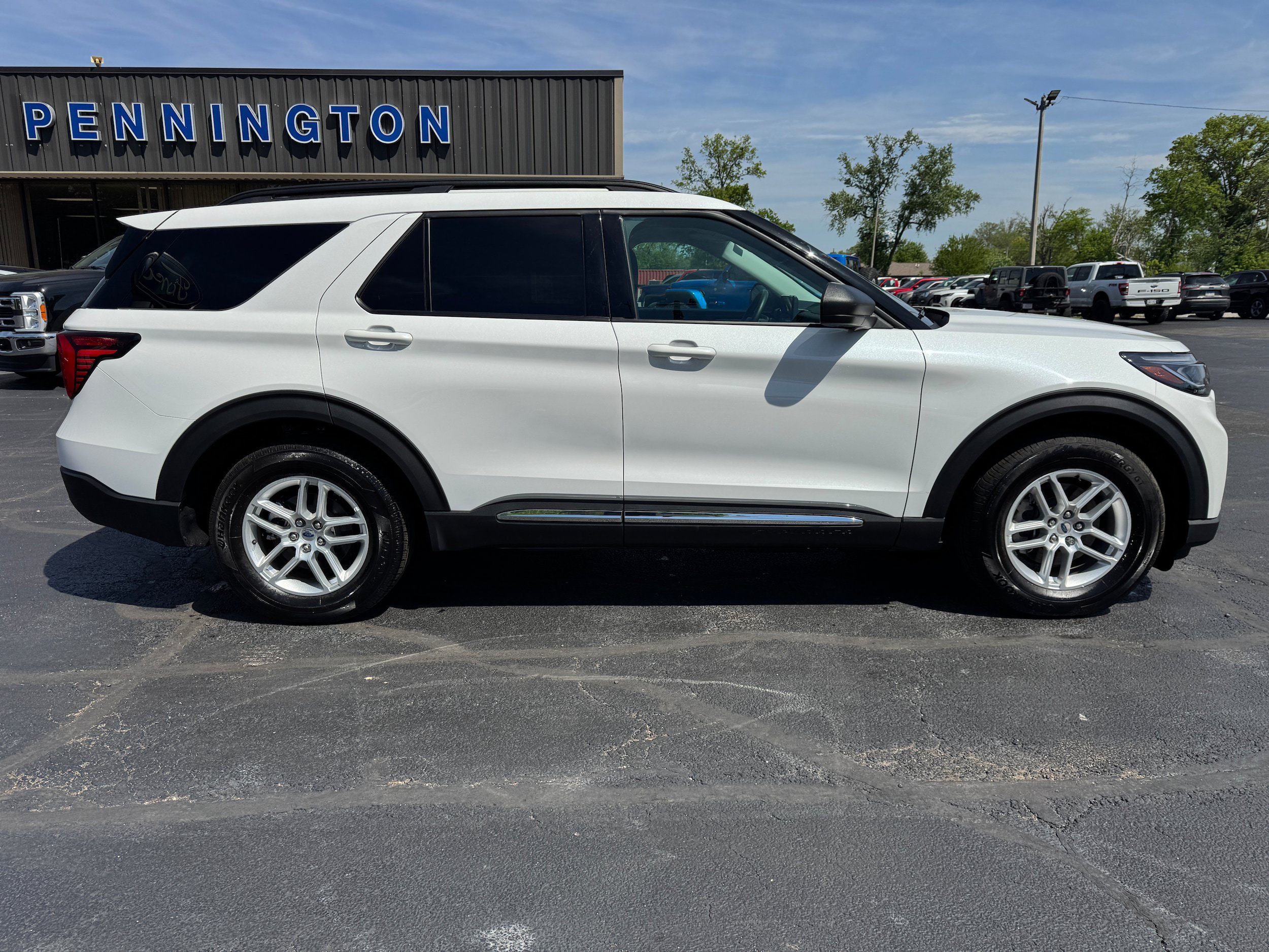 Used 2025 Ford Explorer Active RWD image 8