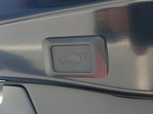 New 2025 Toyota RAV4 Limited image 10