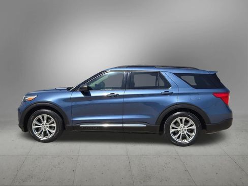 Used 2020 Ford Explorer XLT w/ Equipment Group 202A RWD image 3