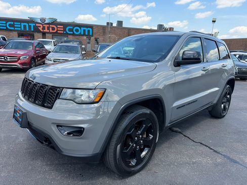 Used 2019 Jeep Grand Cherokee Laredo AWD/4WD image 7
