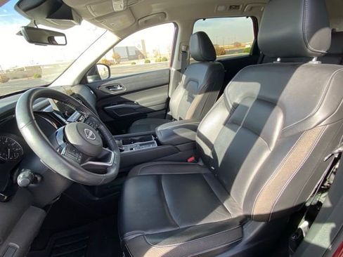 Certified 2024 Nissan Pathfinder SL w/ Black Appearance Package image 8