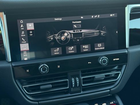 Certified 2024 Porsche Macan AWD/4WD image 21