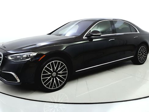 Used 2023 Mercedes-Benz S 500 4MATIC image 3