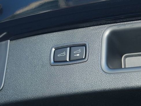 New 2026 Porsche Macan Base image 13