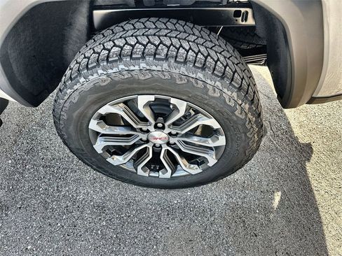 New 2026 GMC Canyon Denali image 12