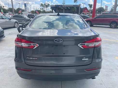Used 2020 Ford Fusion SE image 12