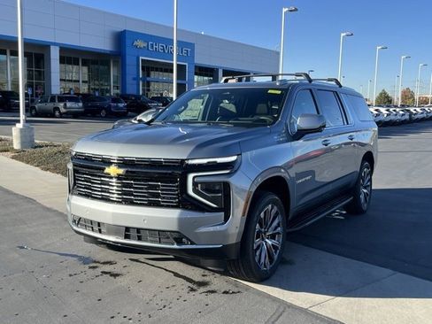 New 2026 Chevrolet Suburban High Country w/ Sun And Tow Package image 36