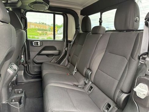 Used 2023 Jeep Gladiator Overland AWD/4WD image 25