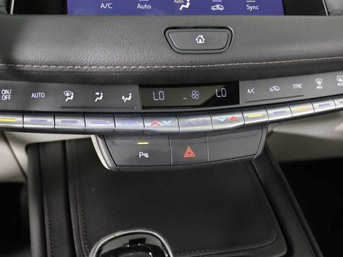 Used 2022 Cadillac XT4 Luxury AWD/4WD image 23