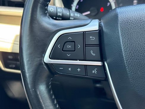 Used 2023 Toyota Highlander XLE FWD image 29