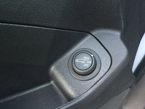 Used 2023 GMC Terrain SLE w/ Driver Convenience Package image 30