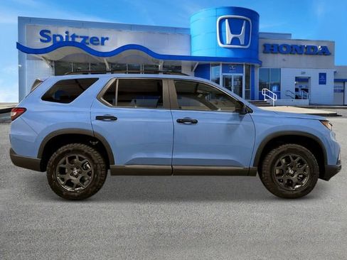 New 2025 Honda Pilot TrailSport image 2
