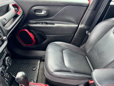 Used 2016 Jeep Renegade Trailhawk w/ Premium Trailhawk Package AWD/4WD image 13