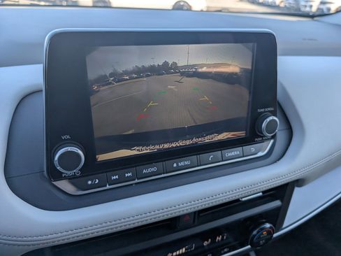 Used 2025 Nissan Rogue SV image 15