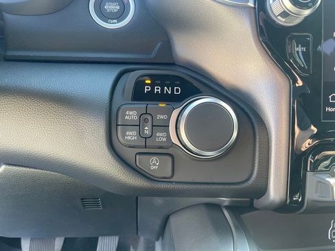 New 2026 RAM 1500 4x4 Crew Cab image 17