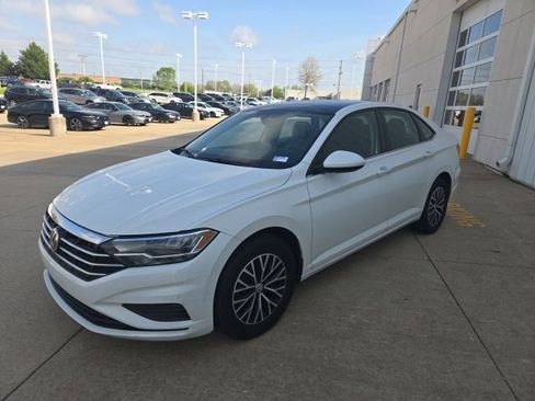 Used 2021 Volkswagen Jetta SE w/ SE Cold Weather Package FWD image 4