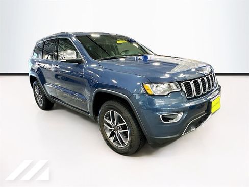 Used 2019 Jeep Grand Cherokee Limited w/ Trailer Tow Group IV AWD/4WD image 3