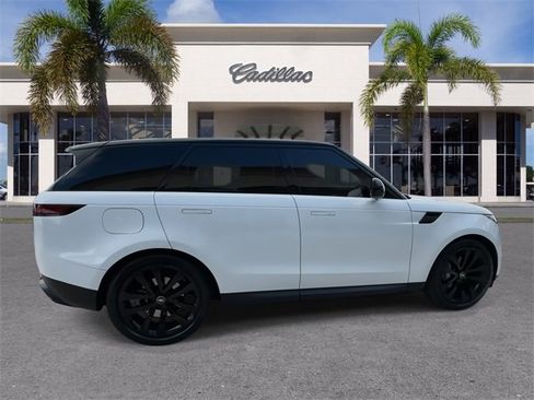 Used 2025 Land Rover Range Rover Sport SE image 15