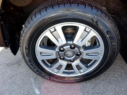 Used 2018 Toyota Tundra Platinum image 10
