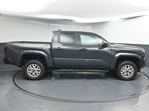 Used 2025 Toyota Tacoma SR image 9