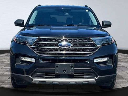 Used 2021 Ford Explorer XLT w/ Equipment Group 202A AWD/4WD image 2