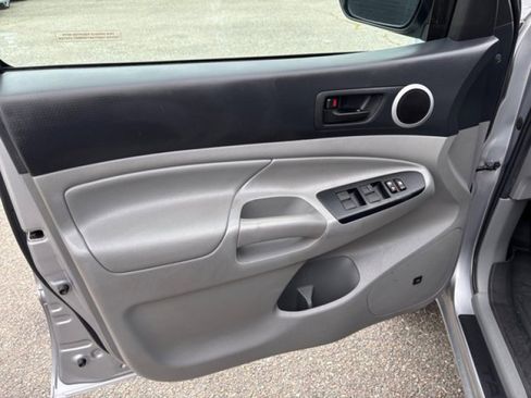 Used 2015 Toyota Tacoma 4x4 Double Cab image 19