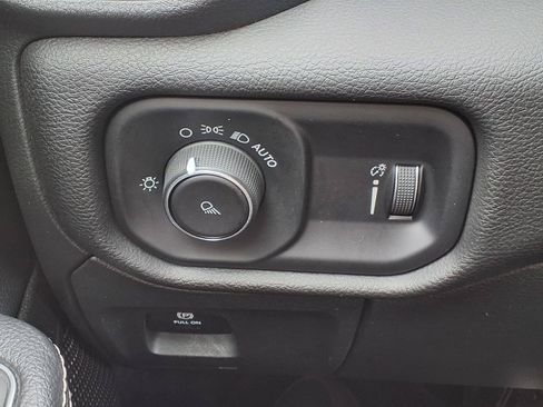 Used 2024 RAM 1500 Laramie AWD/4WD image 17