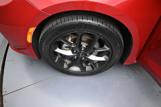 Used 2025 Chrysler Pacifica Limited FWD image 41