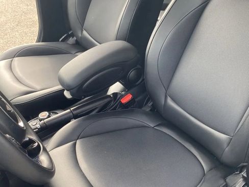 Used 2020 MINI Cooper 4-Door Hardtop w/ Storage Package image 7